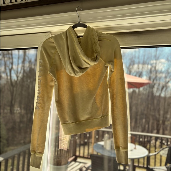 Light yellow, women’s small hollister hoodie in good condition - Picture 2 of 2